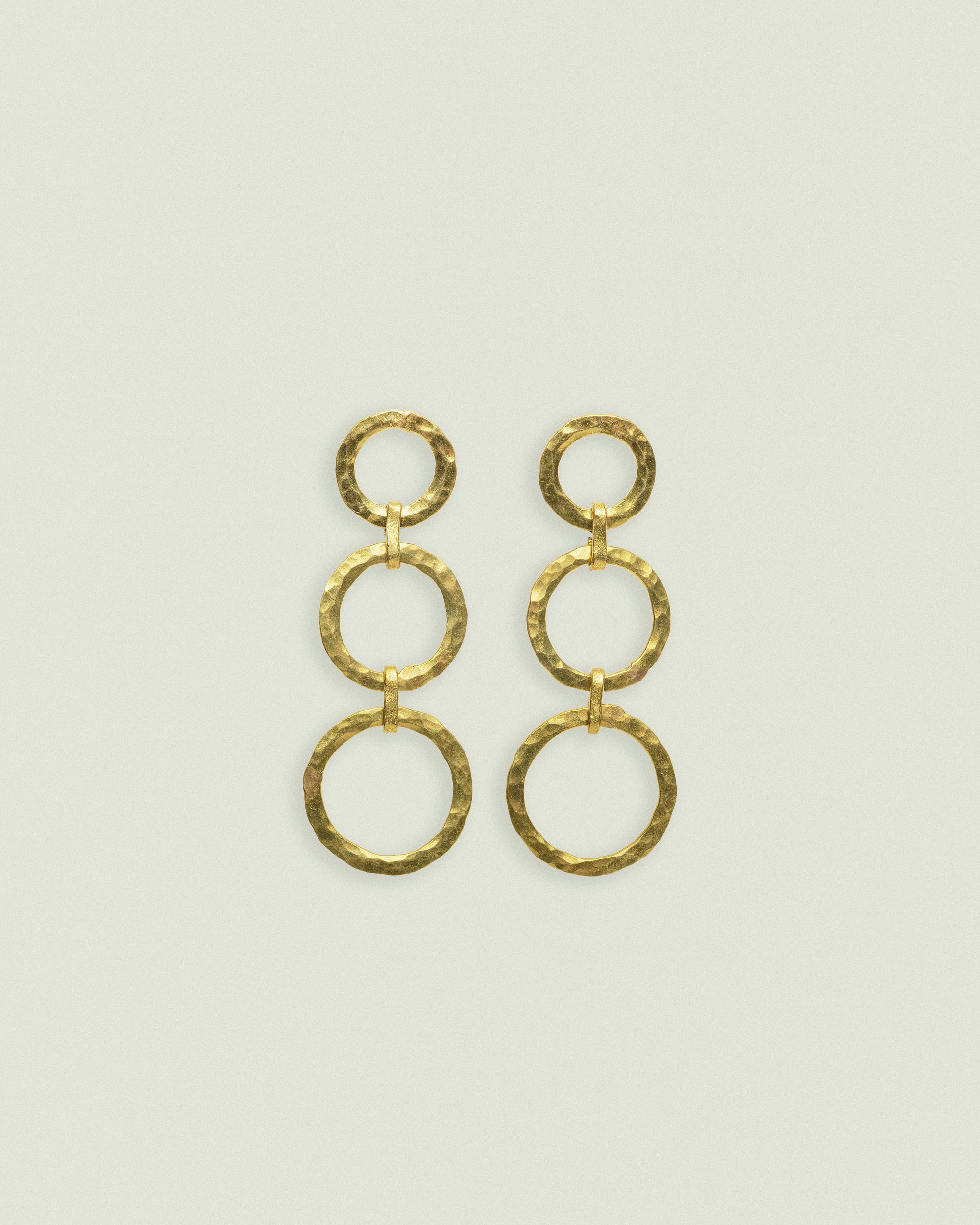 ARETES TRÍADA frontal