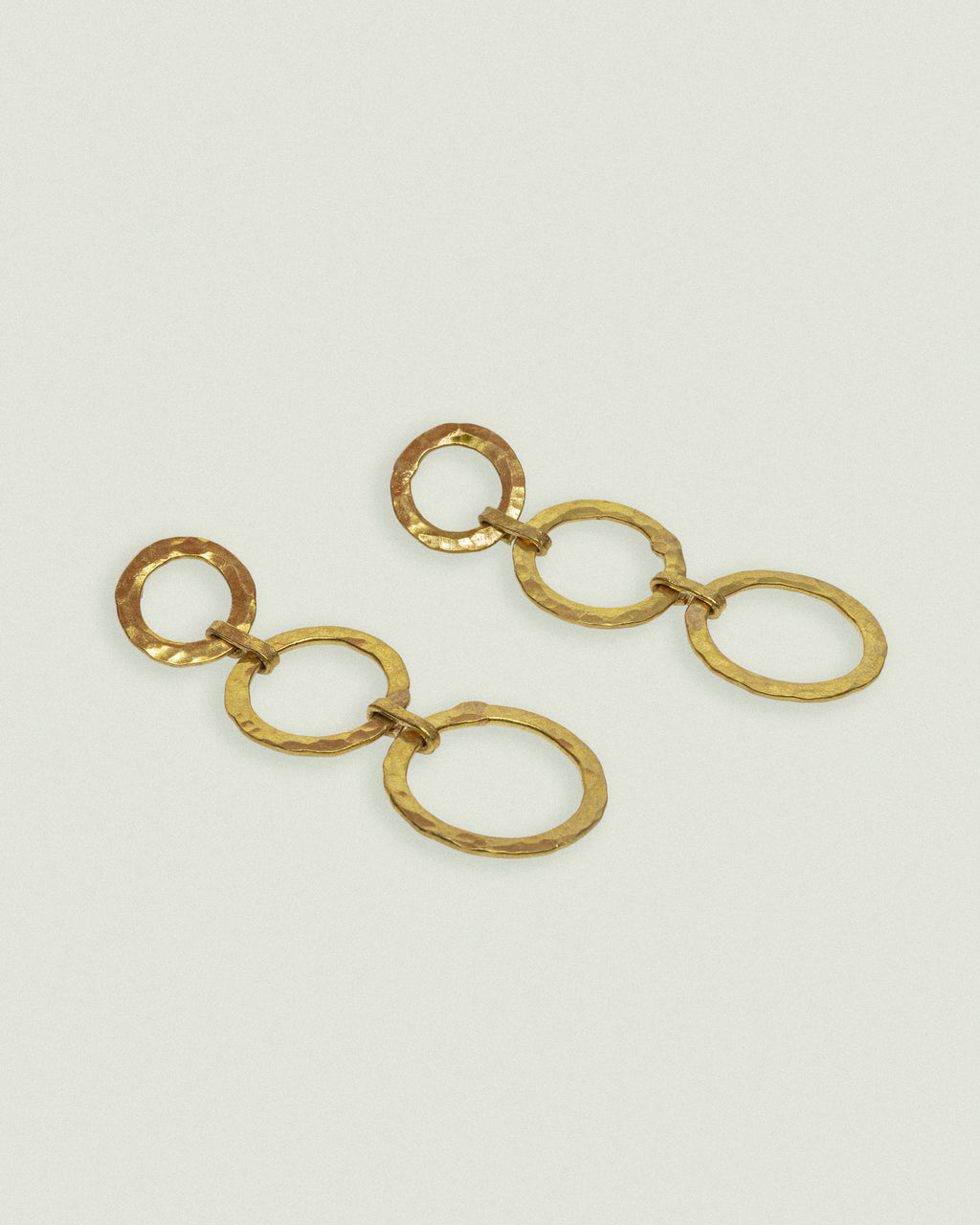 ARETES TRÍADA lateral 2