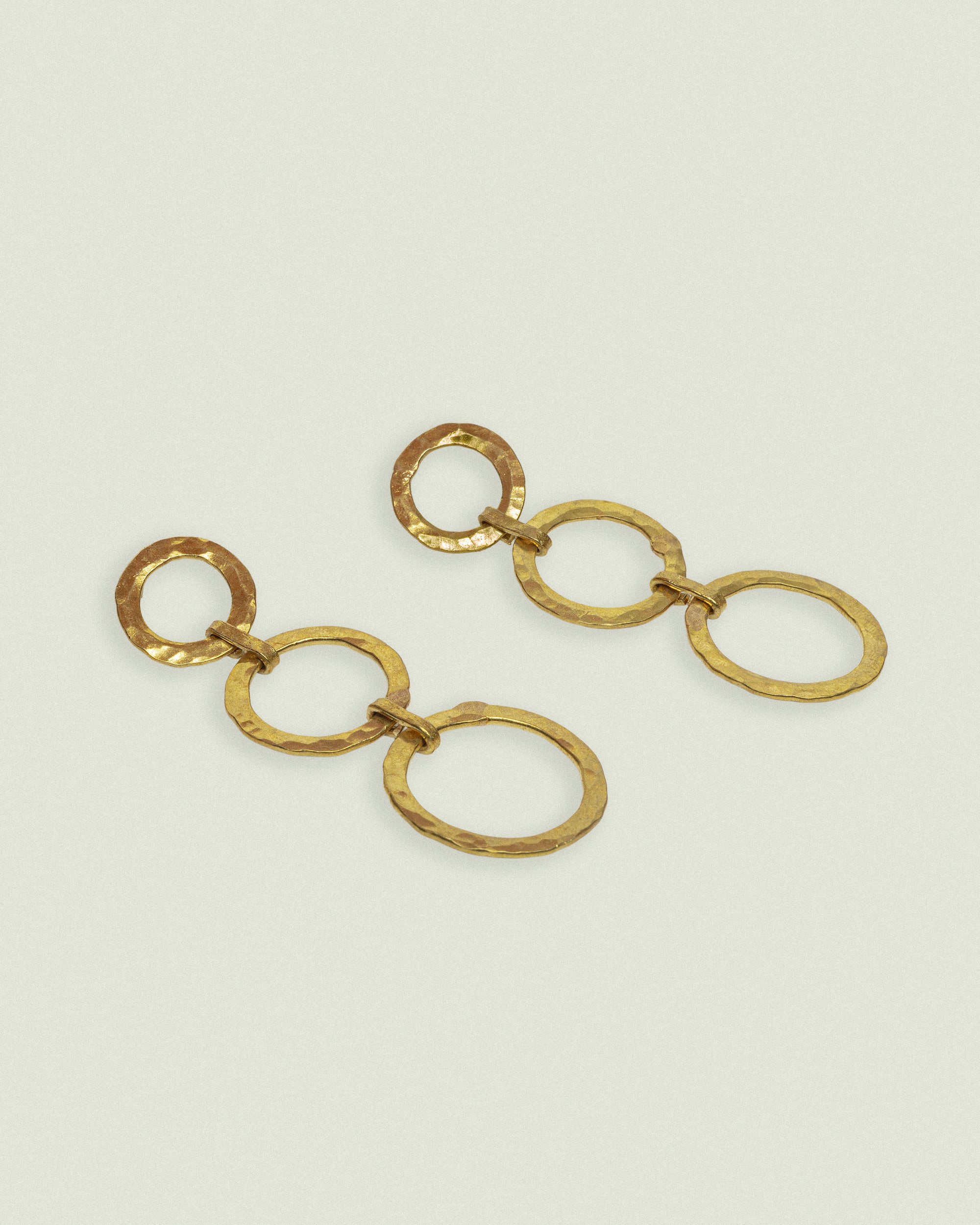 ARETES TRÍADA lateral 2